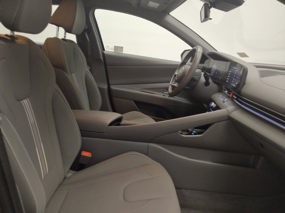 Used 2025 Hyundai Elantra SEL FWD image 21
