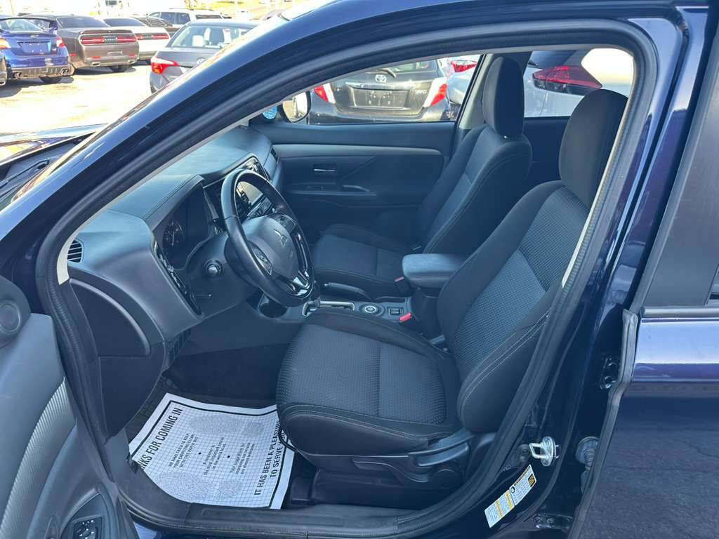 Used 2016 Mitsubishi Outlander SE image 10