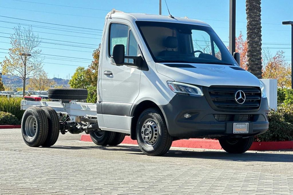 Used 2024 Mercedes-Benz Sprinter 4500 image 28