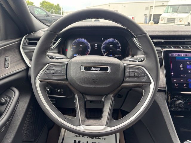 Used 2024 Jeep Grand Cherokee L Limited AWD/4WD image 11