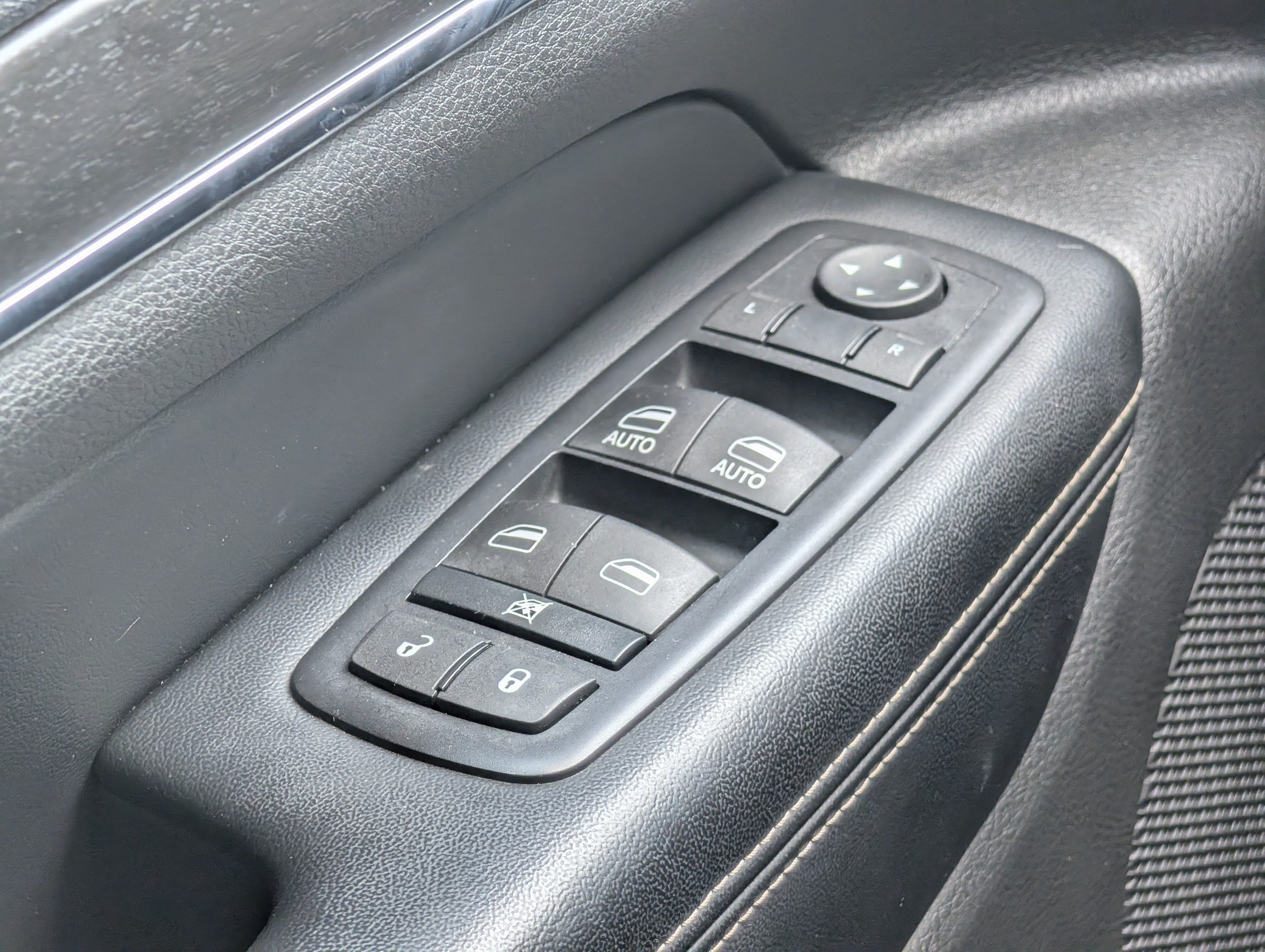Used 2016 Jeep Grand Cherokee Limited AWD/4WD image 25