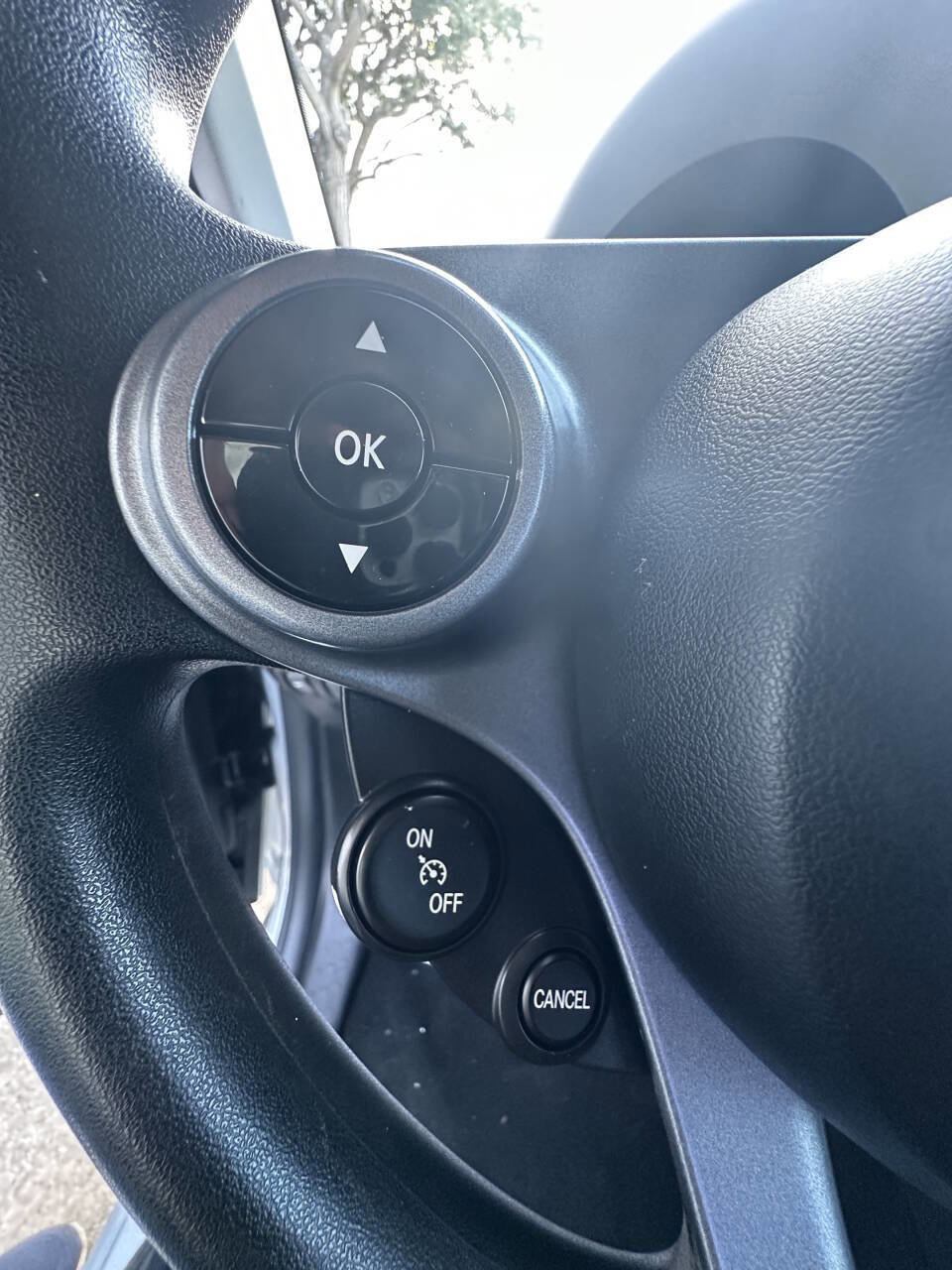 Used 2017 smart fortwo pure RWD image 13