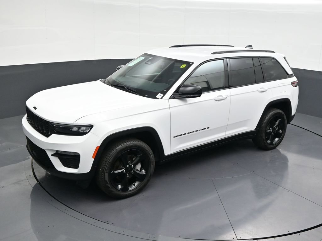 Used 2025 Jeep Grand Cherokee Limited w/ Black Appearance Package image 15