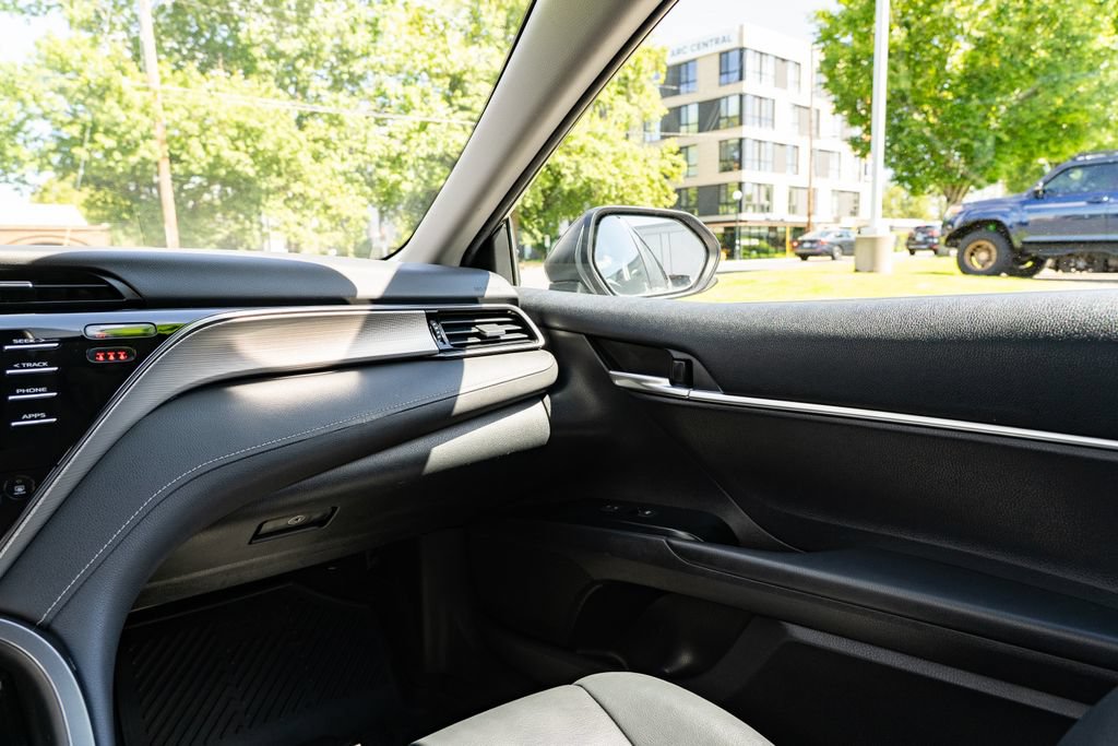 Used 2020 Toyota Camry SE FWD image 10