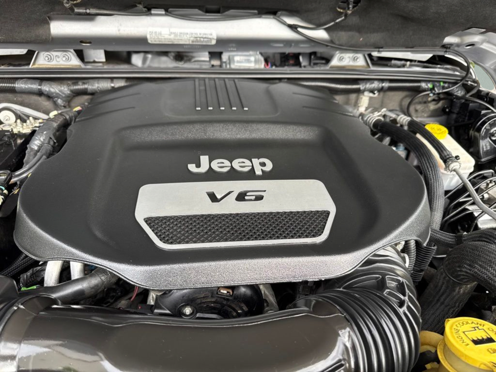 Used 2018 Jeep Wrangler Unlimited Sahara w/ Connectivity Group AWD/4WD image 36