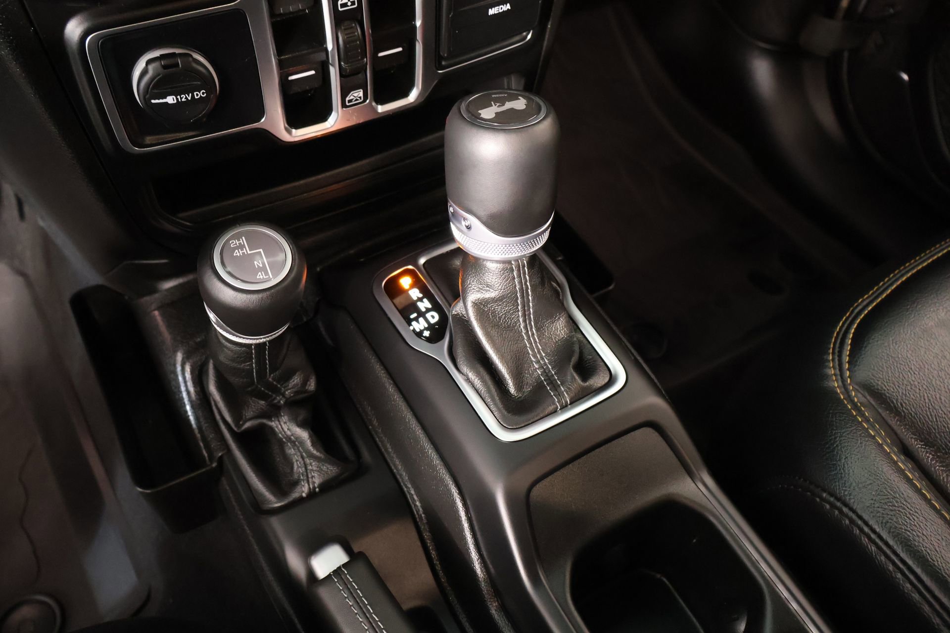 Used 2025 Jeep Wrangler Unlimited Sahara AWD/4WD image 9