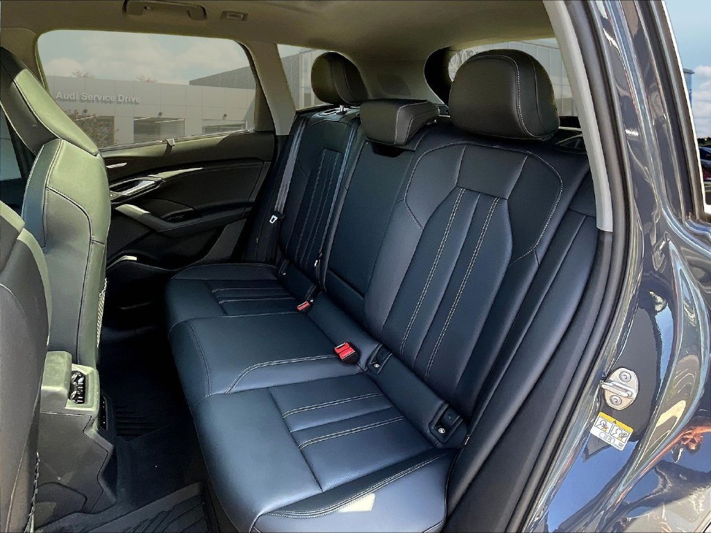 Used 2025 Audi Q6 e-tron Premium Plus w/ Premium Plus AWD/4WD image 24