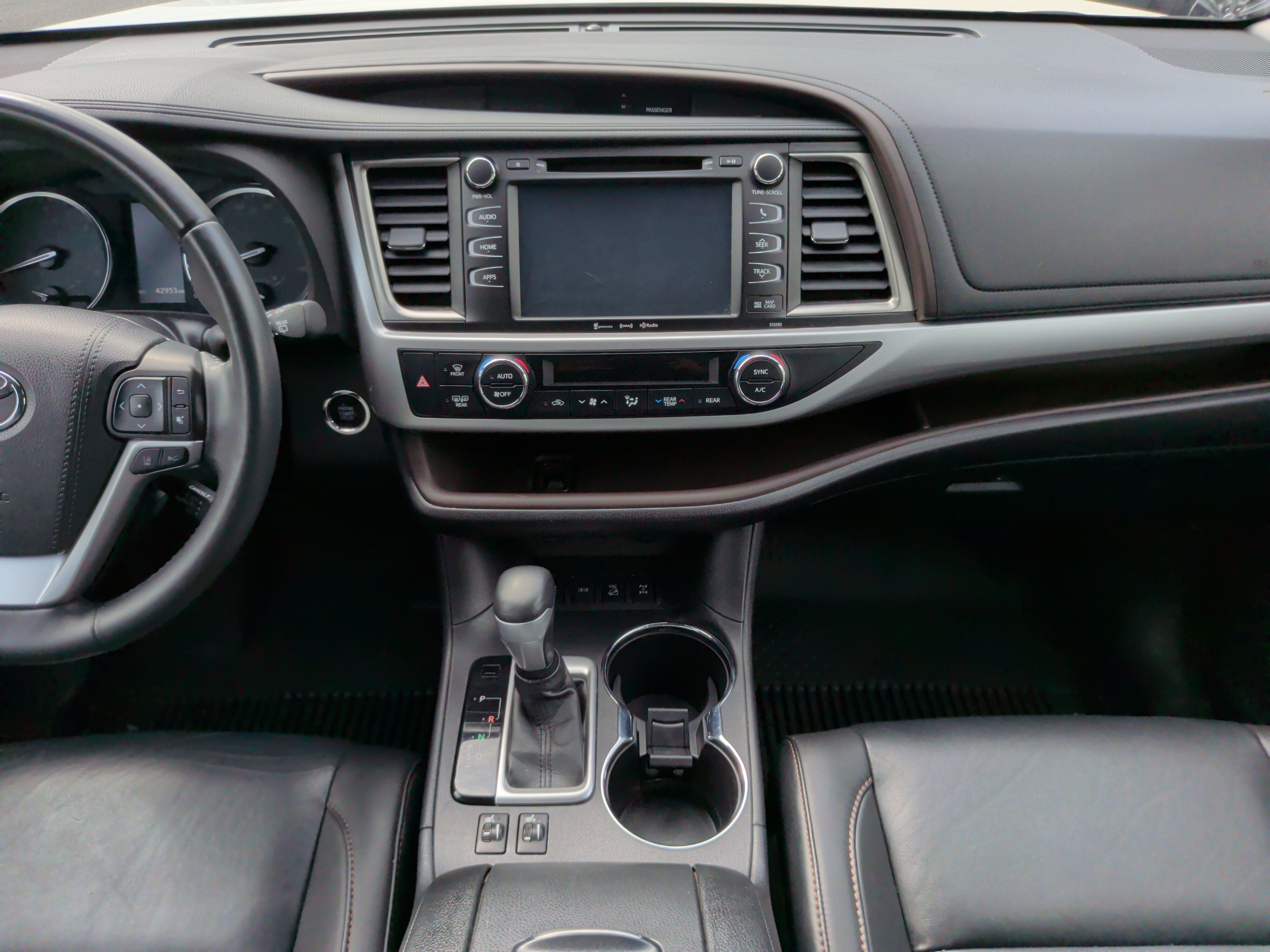 Used 2019 Toyota Highlander XLE AWD/4WD image 35