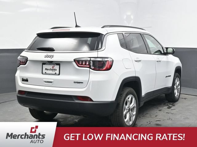 Used 2025 Jeep Compass Latitude AWD/4WD image 7