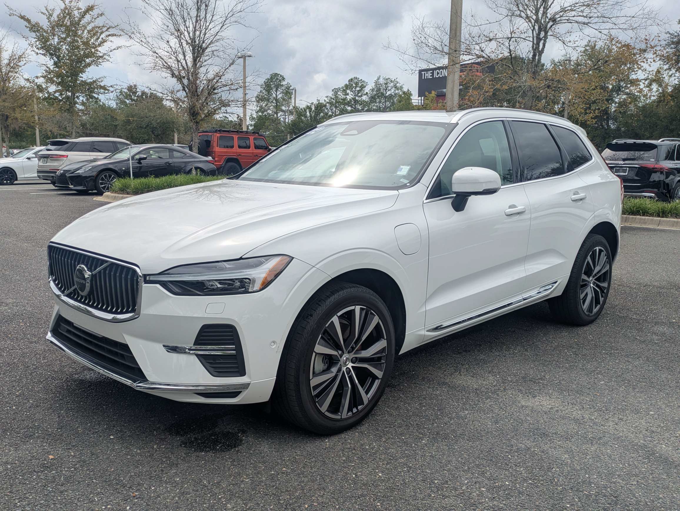 Used 2022 Volvo XC60 T8 Inscription Expression w/ Advanced Package AWD/4WD image 7