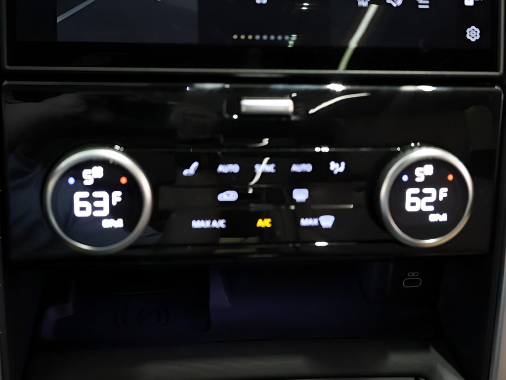 Certified 2025 Land Rover Discovery Metropolitan Edition image 51