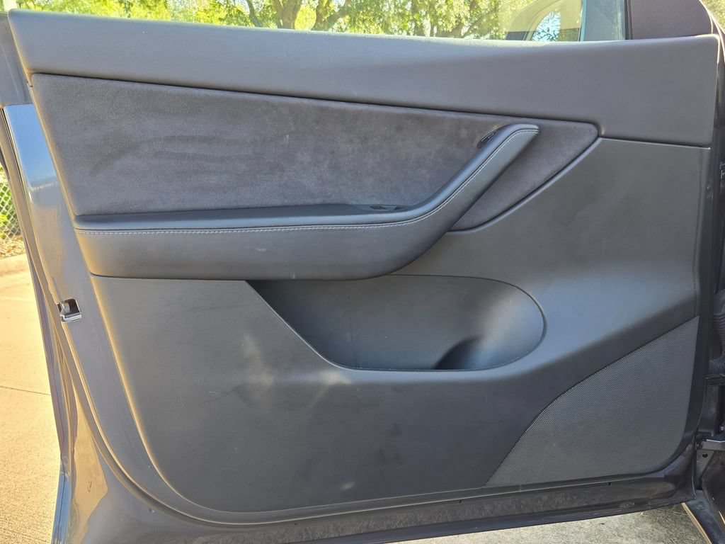 Used 2021 Tesla Model Y Long Range AWD/4WD image 13