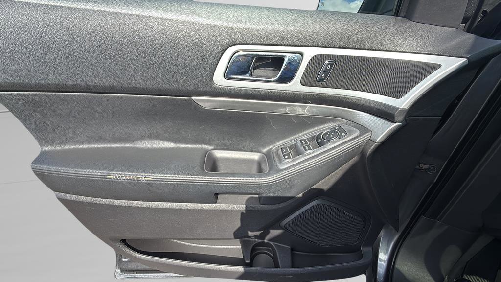 Used 2015 Ford Explorer XLT w/ Equipment Group 201A image 19