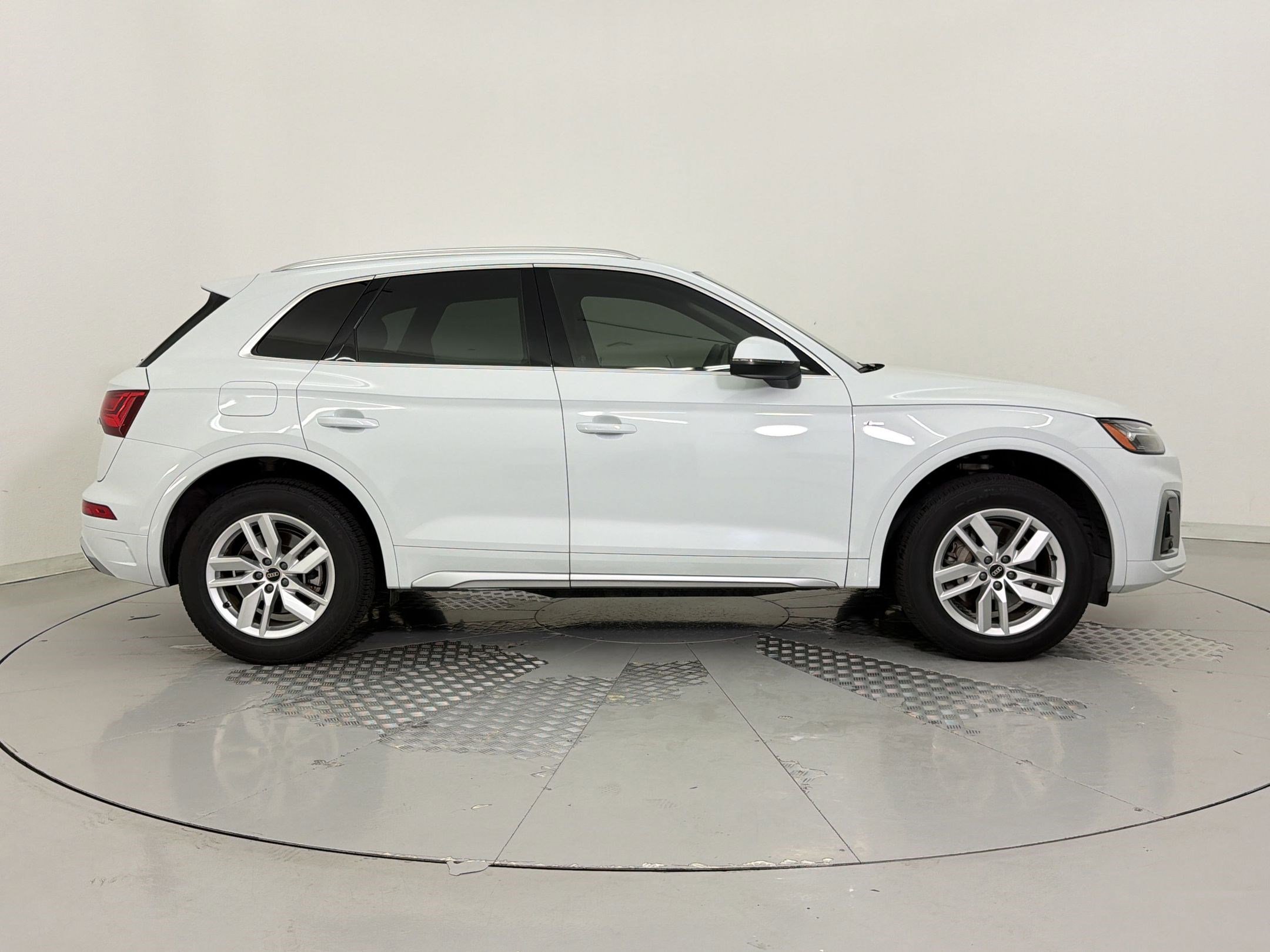 Used 2023 Audi Q5 2.0T Premium w/ Convenience Package AWD/4WD image 8