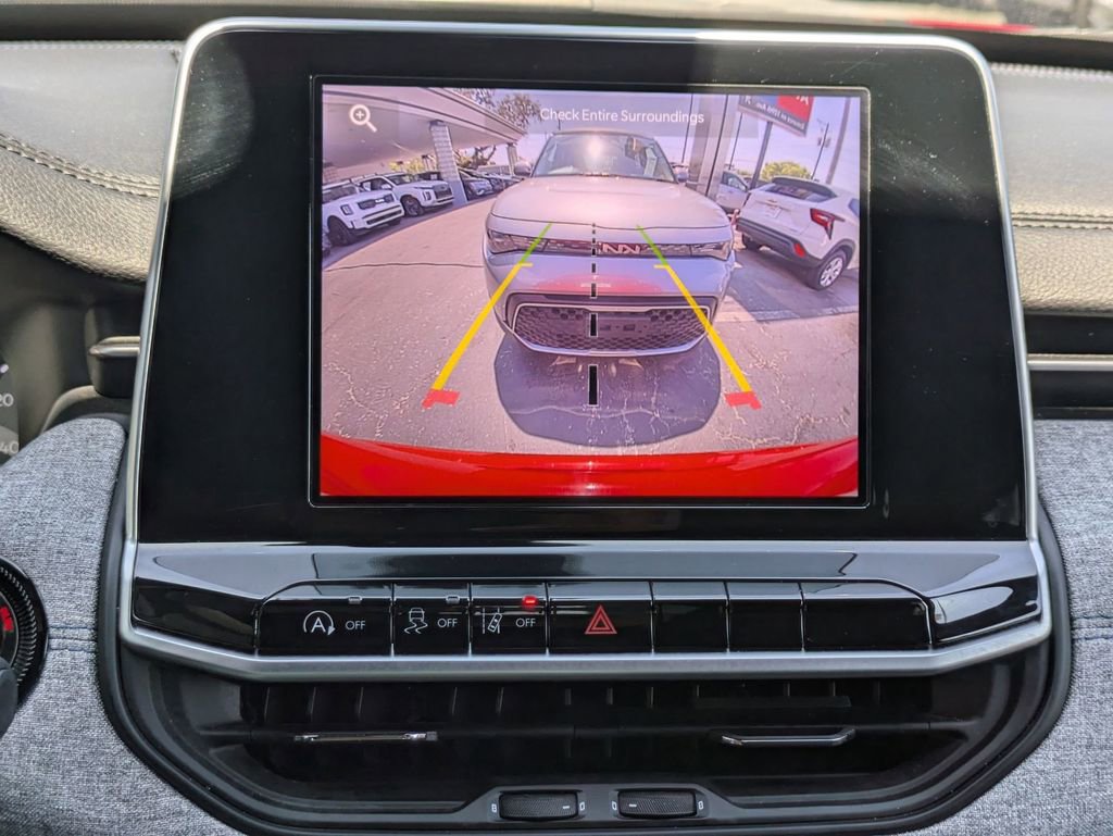 Used 2025 Jeep Compass Latitude image 17