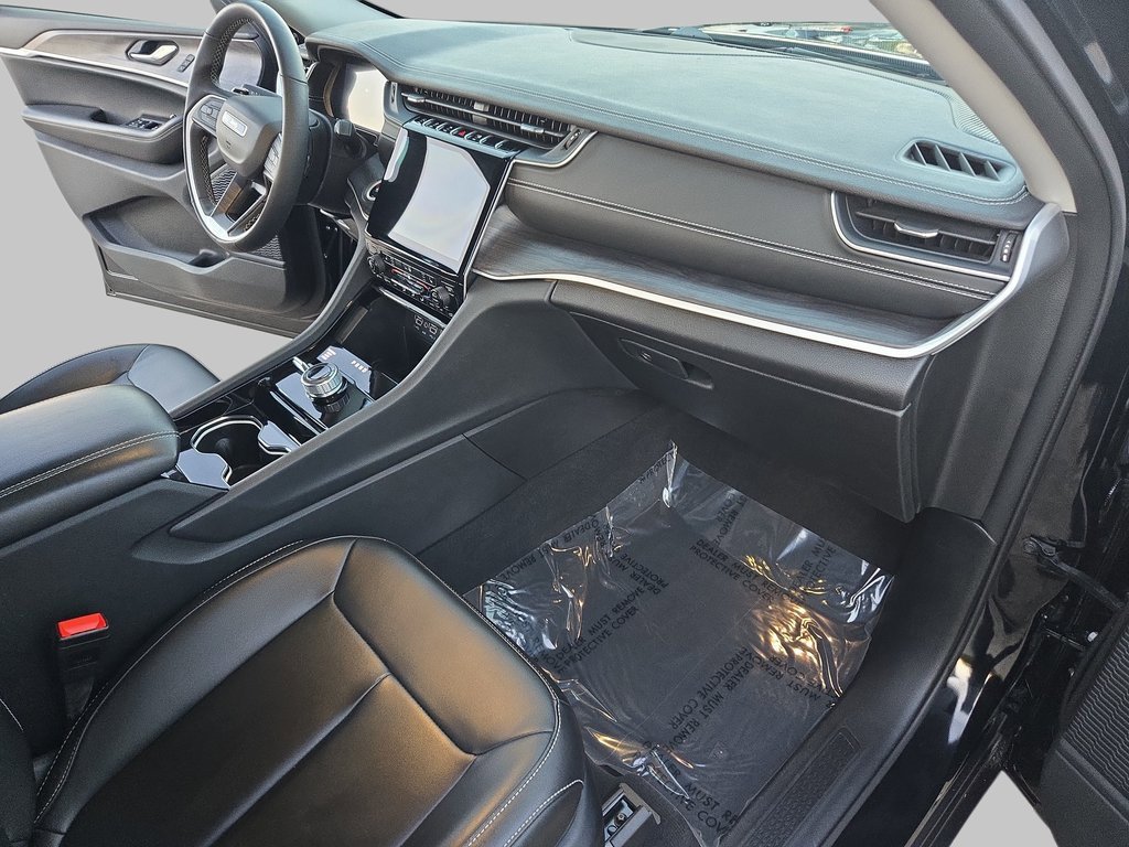 Used 2023 Jeep Grand Cherokee Limited image 10