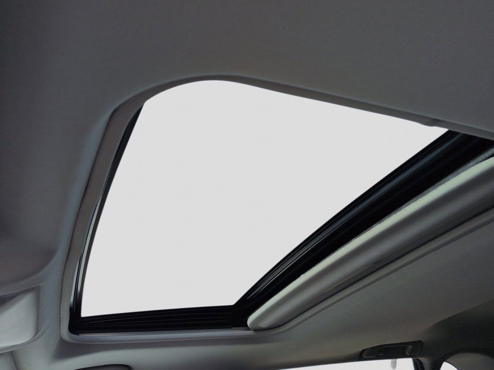Used 2019 Toyota RAV4 XLE image 21