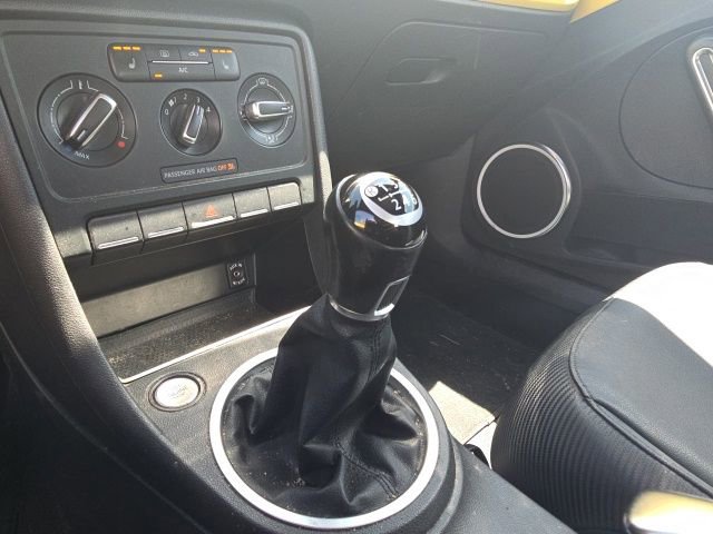 Used 2013 Volkswagen Beetle TDI FWD image 9