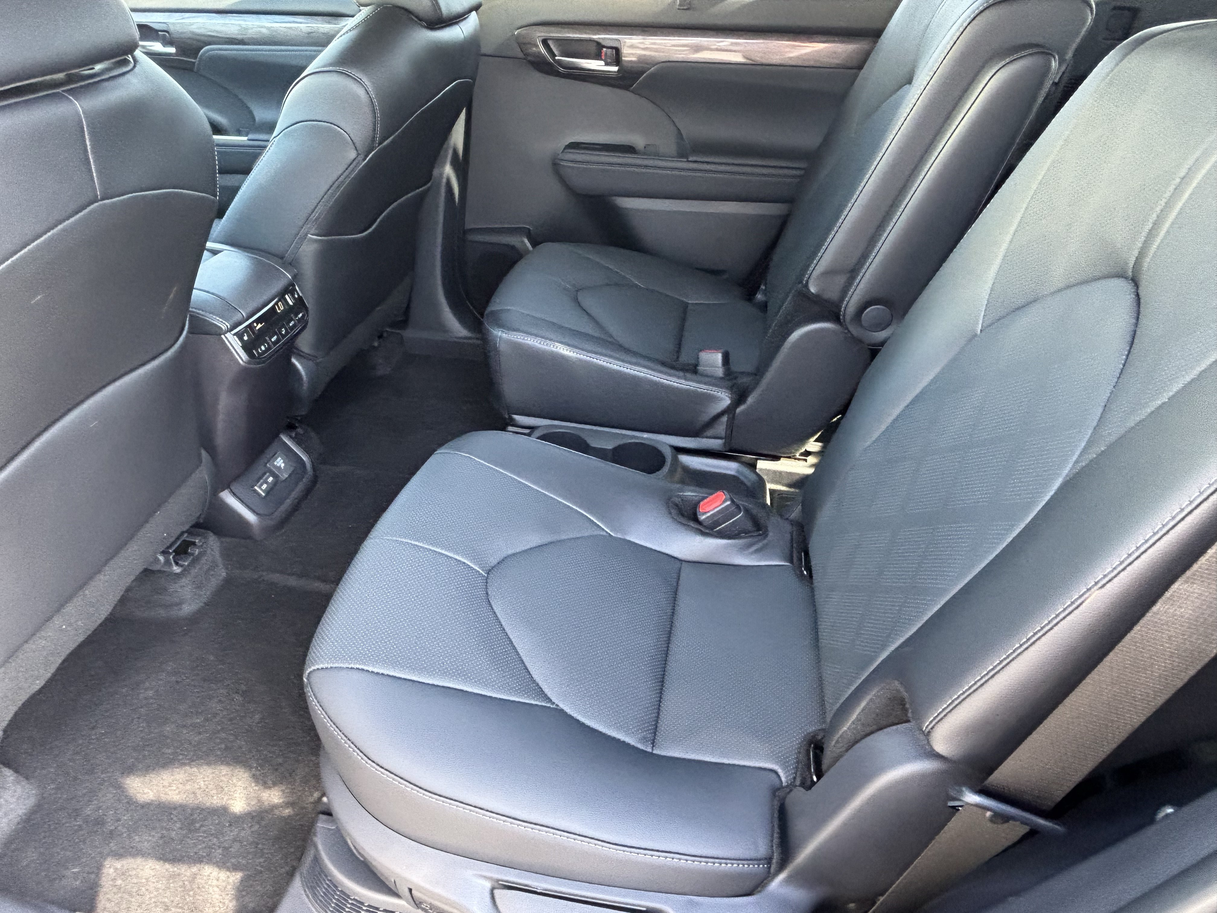 Used 2026 Toyota Highlander Platinum AWD/4WD image 14