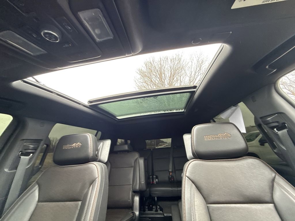 Used 2023 Chevrolet Suburban High Country image 16