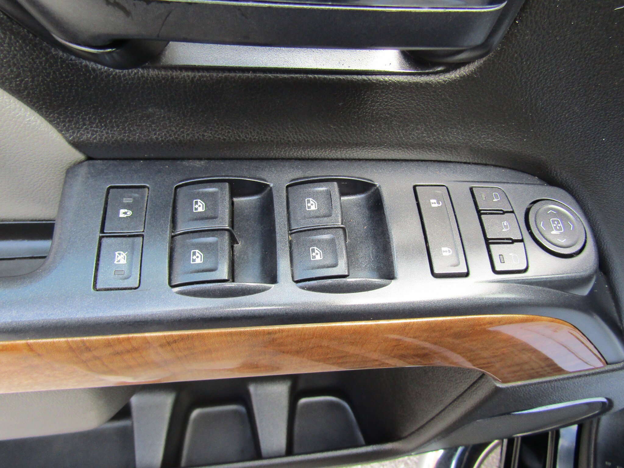 Used 2014 Chevrolet Silverado 1500 LTZ AWD/4WD image 19