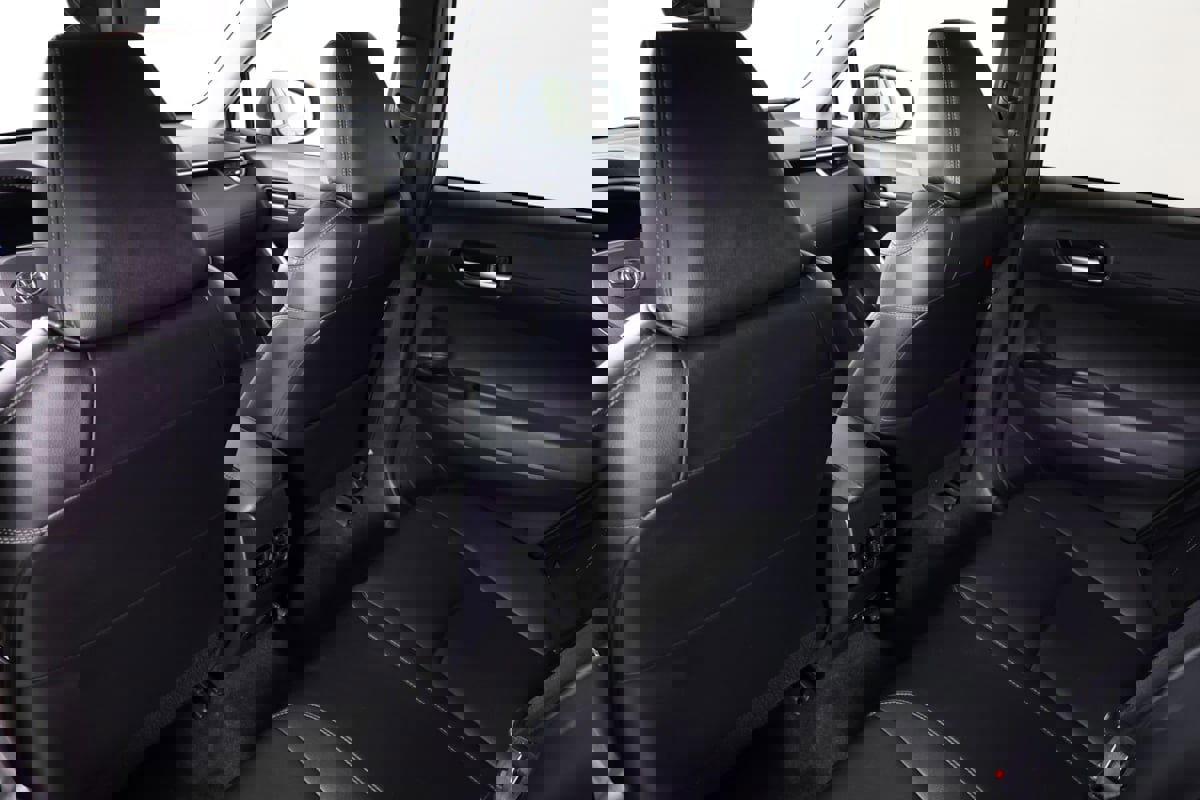 Used 2022 Toyota Corolla Cross XLE image 47