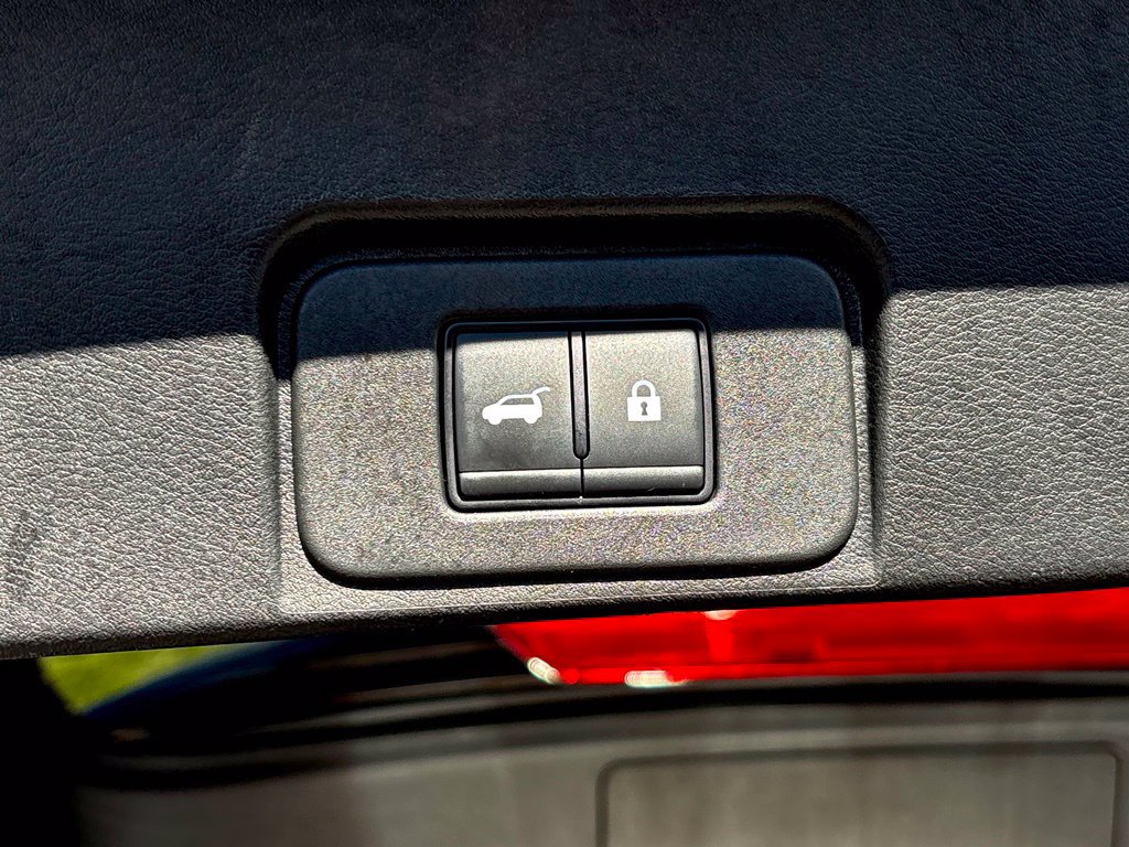 Certified 2026 Nissan Rogue SV FWD image 28