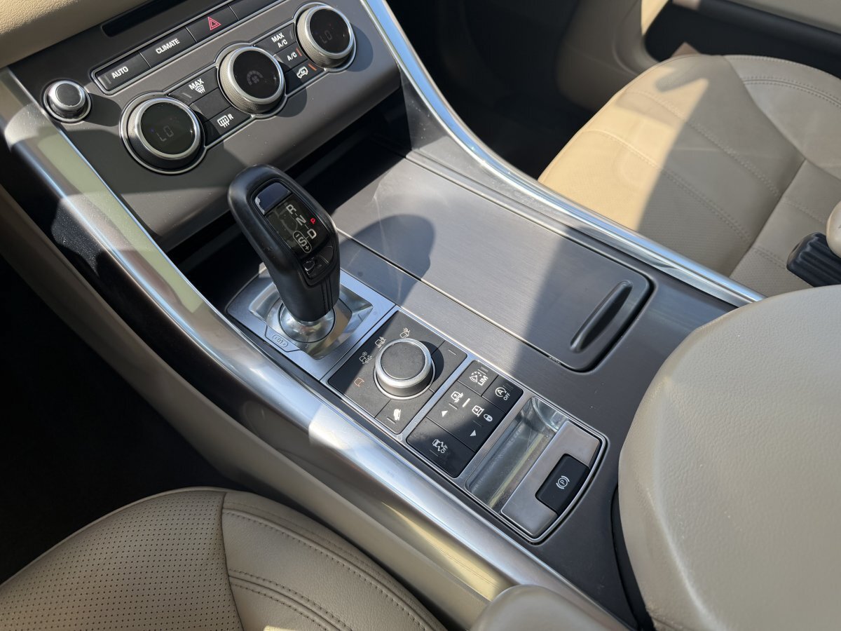 Used 2017 Land Rover Range Rover Sport SE AWD/4WD image 33