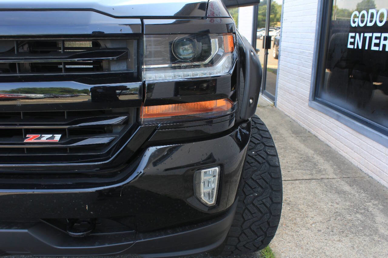 Used 2018 Chevrolet Silverado 1500 LT w/ All Star Edition AWD/4WD image 3