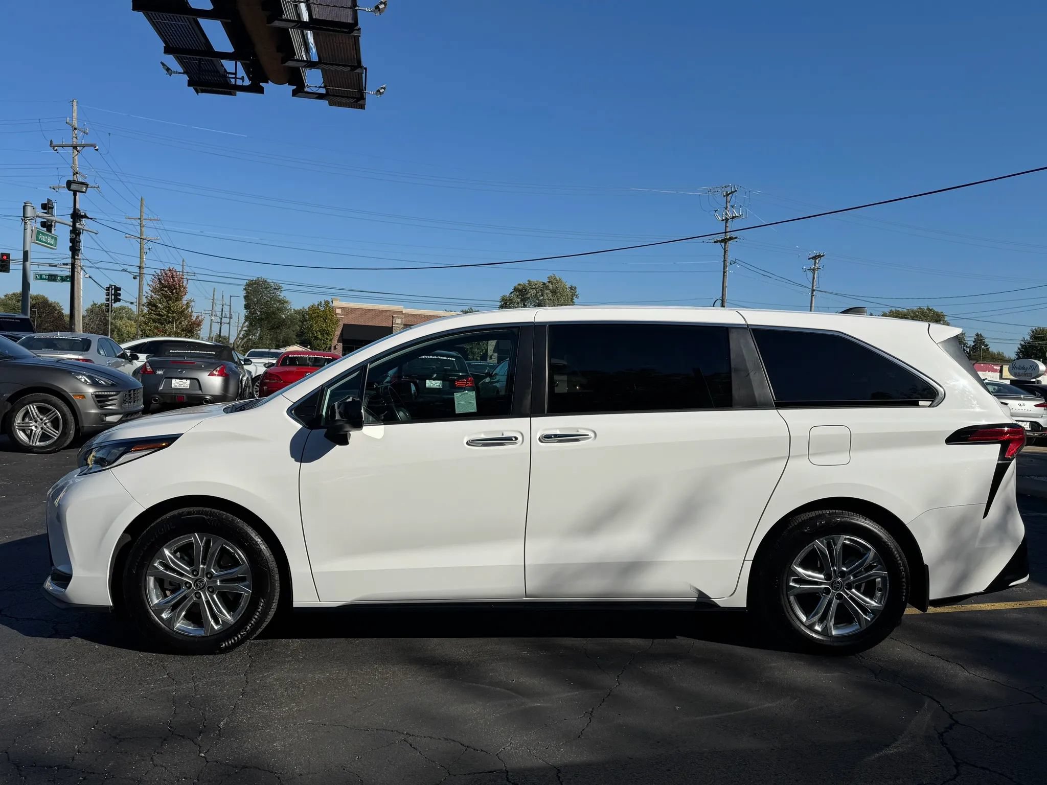 Used 2021 Toyota Sienna XSE AWD/4WD image 4