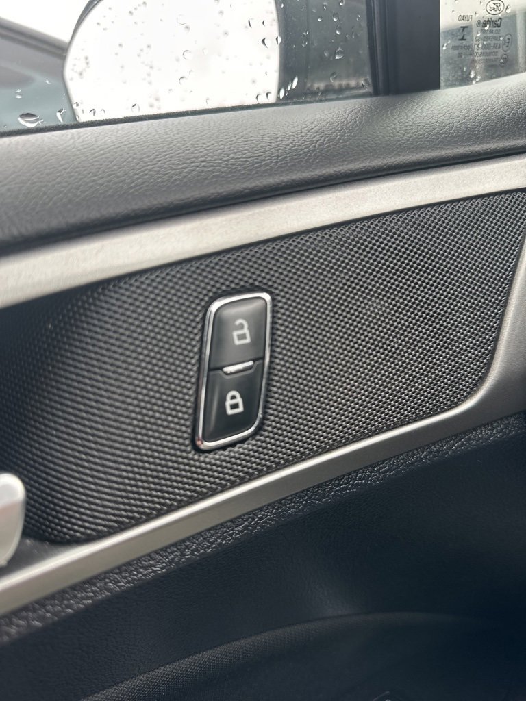 Used 2020 Ford Fusion SE image 14