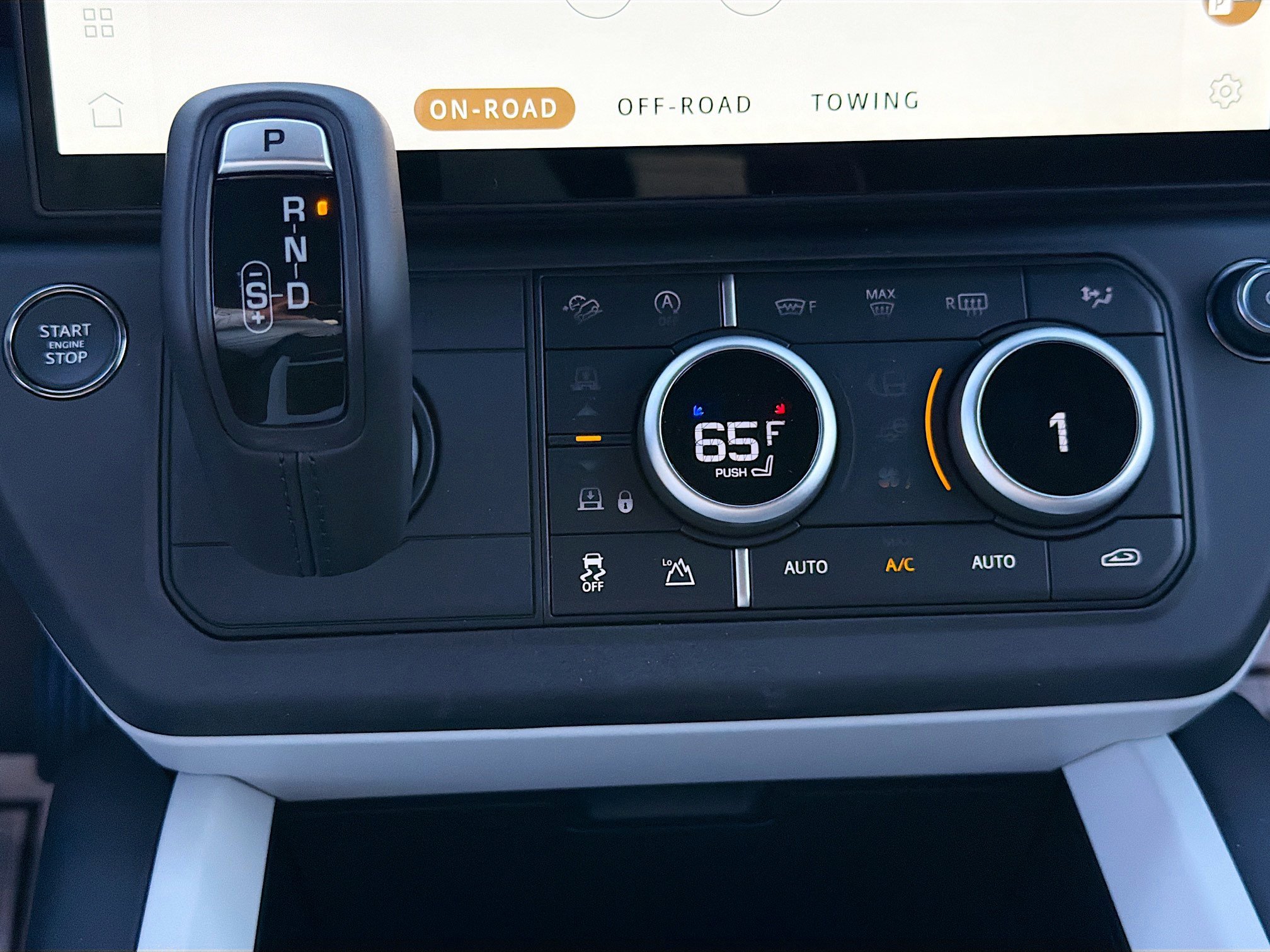 New 2026 Land Rover Defender 110 X-Dynamic SE AWD/4WD image 34