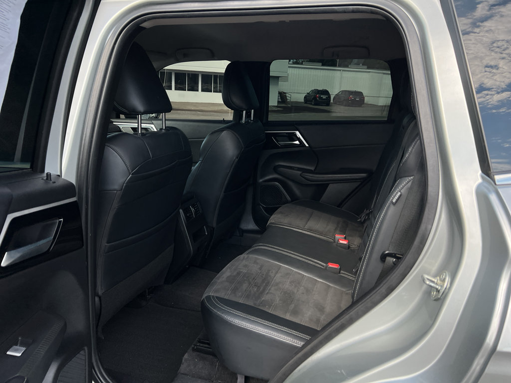 Used 2022 Mitsubishi Outlander SEL Black Edition FWD image 9