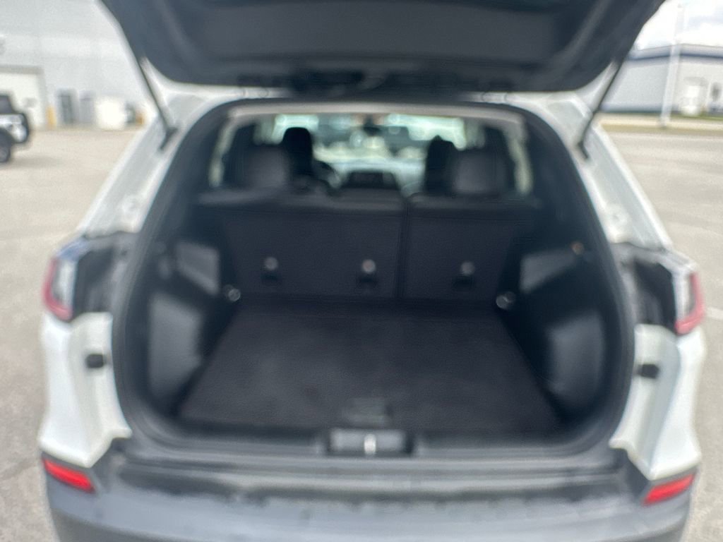 Used 2019 Jeep Cherokee Latitude Plus w/ Cold Weather Group image 34