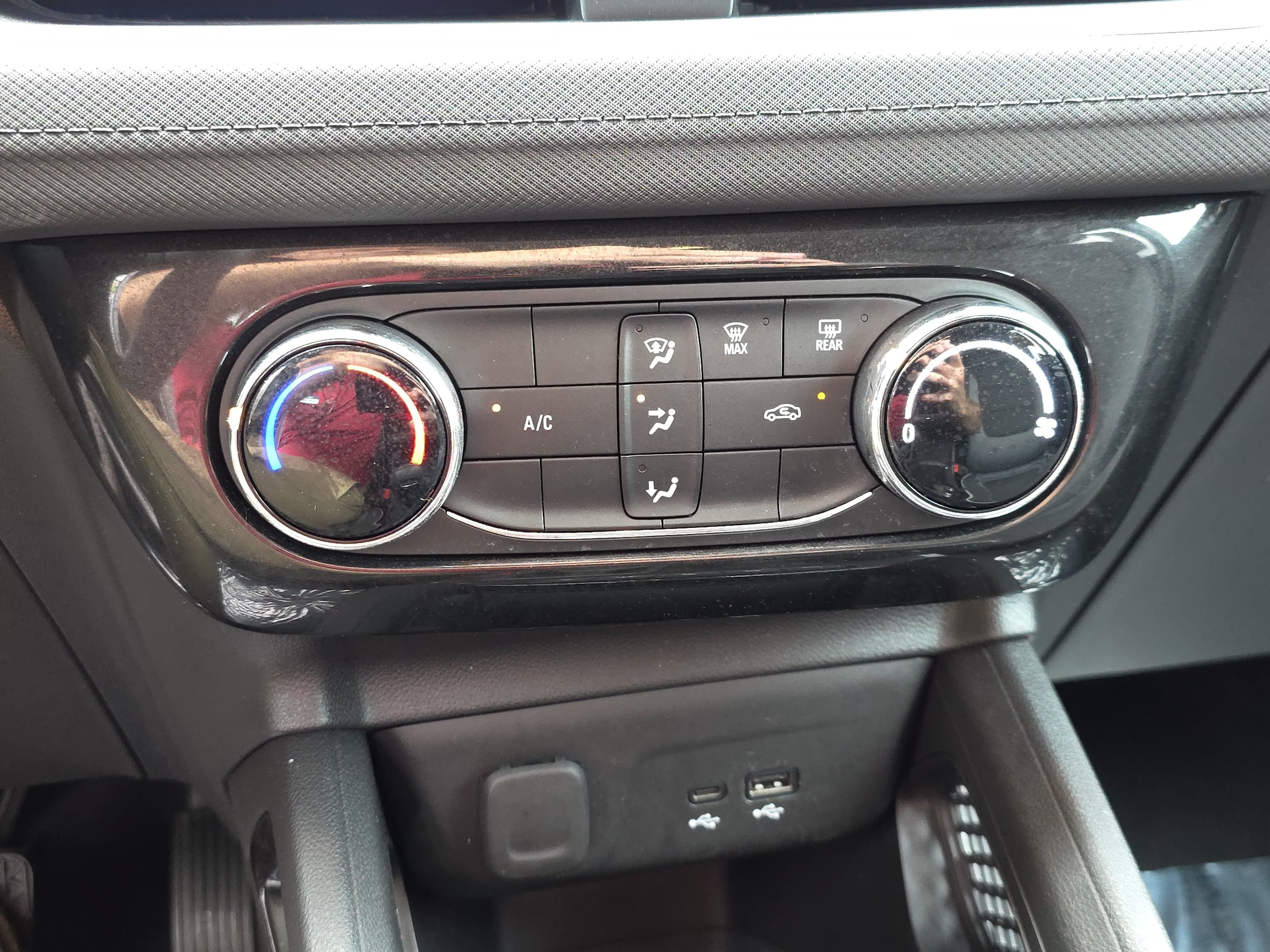 Used 2025 Chevrolet TrailBlazer LT AWD/4WD image 21