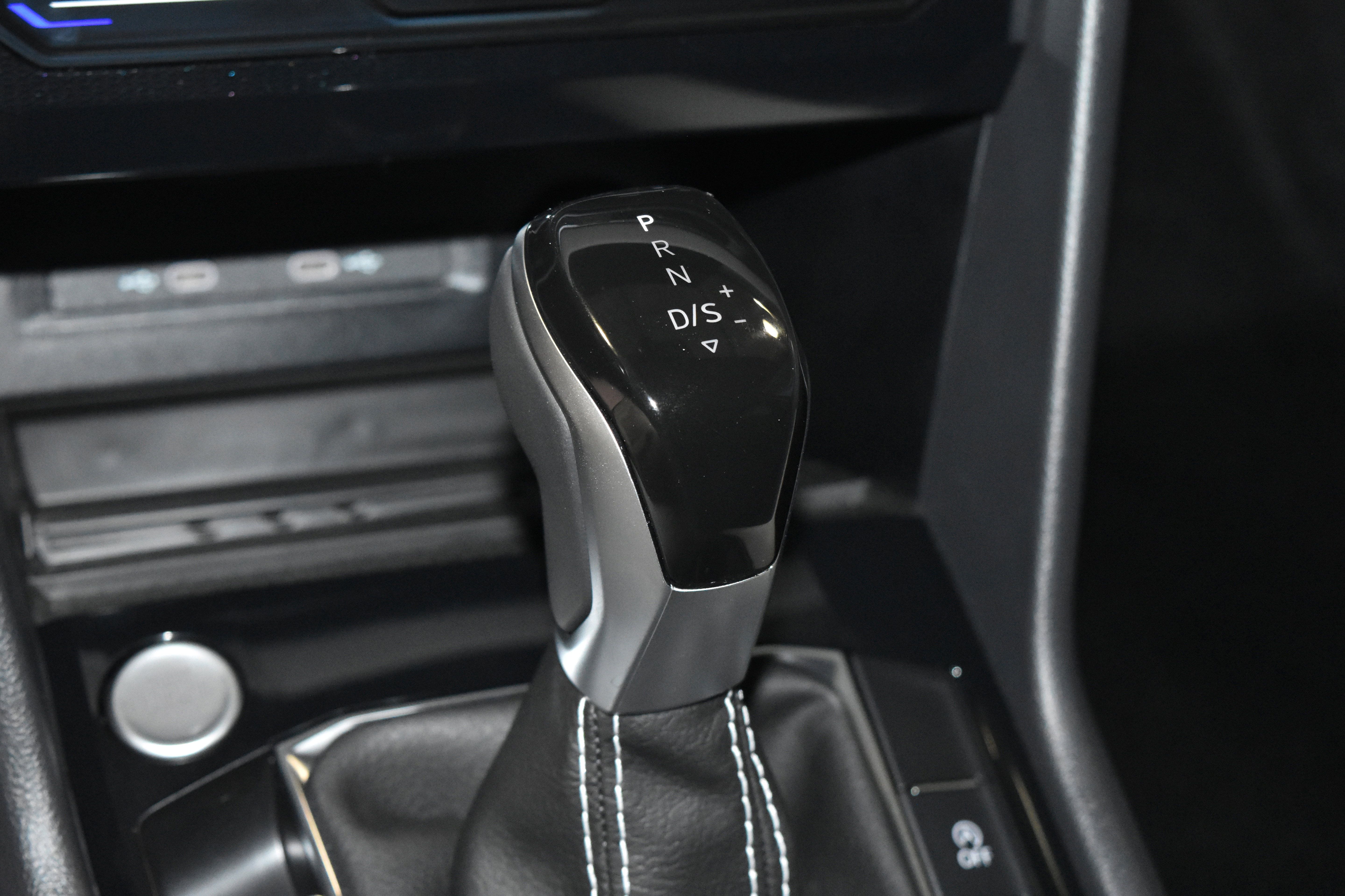 New 2025 Volkswagen Taos SE image 12