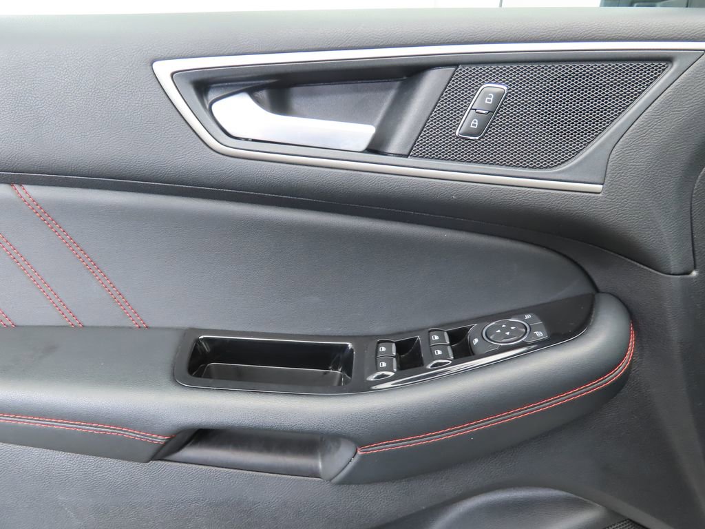 Used 2020 Ford Edge ST-Line w/ Cold Weather Package image 24