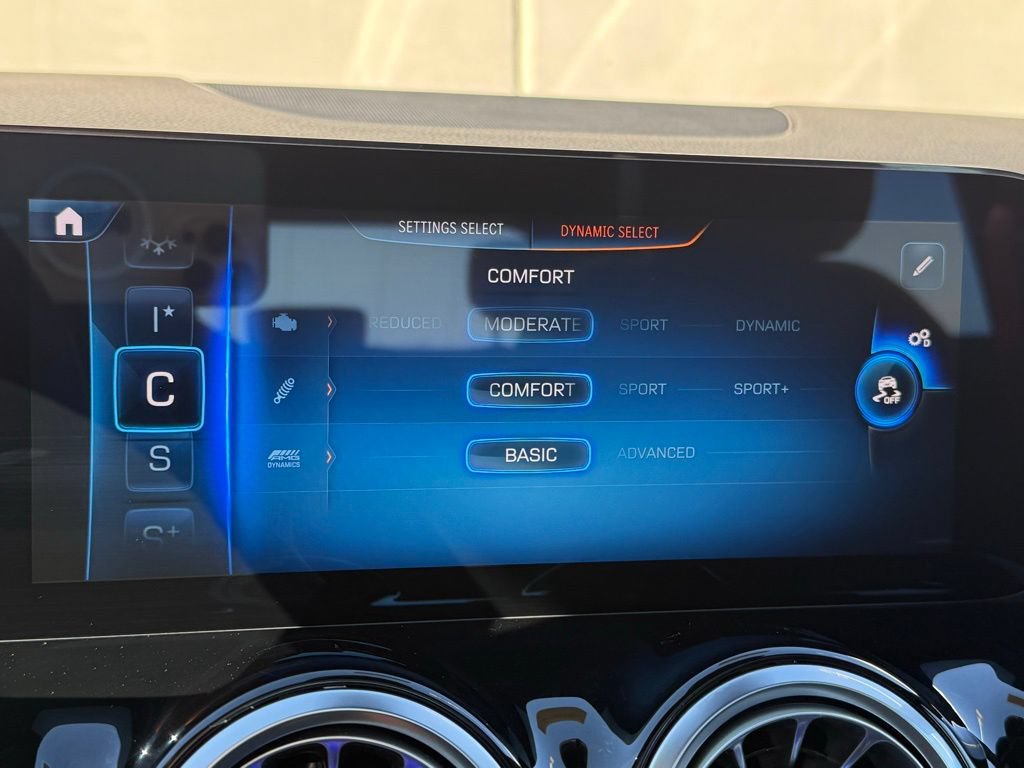 Used 2025 Mercedes-Benz GLA 35 AMG 4MATIC image 16