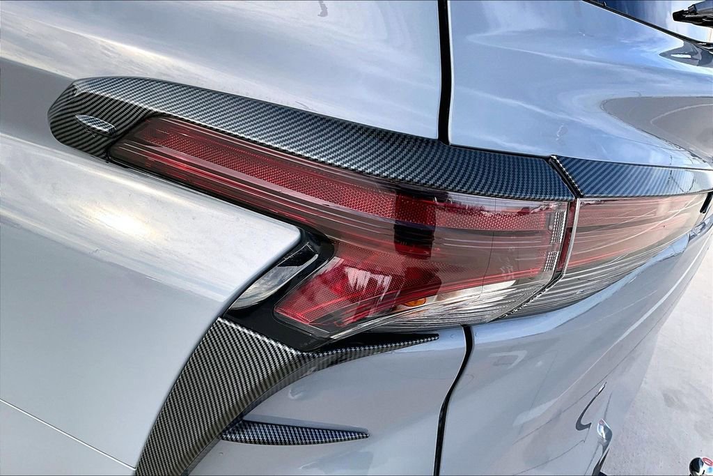 Used 2024 Toyota Sienna XLE Woodland Edition image 38