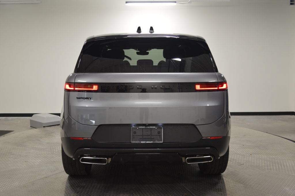 Used 2025 Land Rover Range Rover Sport SE AWD/4WD image 4