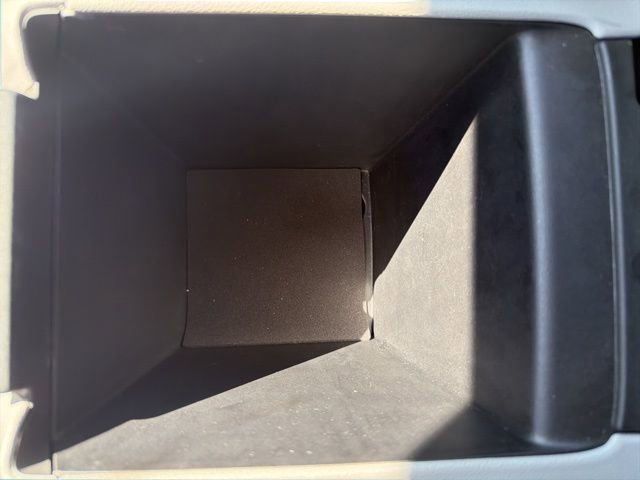 Used 2023 GMC Acadia SLT image 16