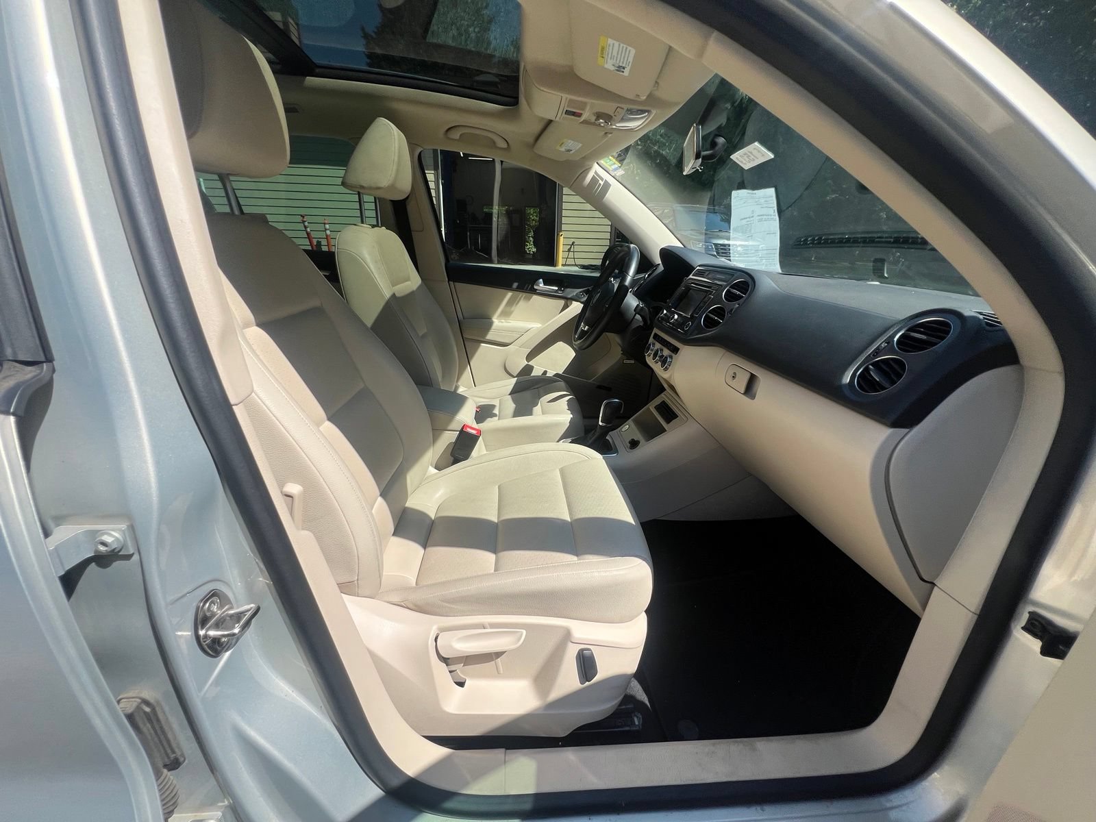 Used 2014 Volkswagen Tiguan SEL FWD image 17