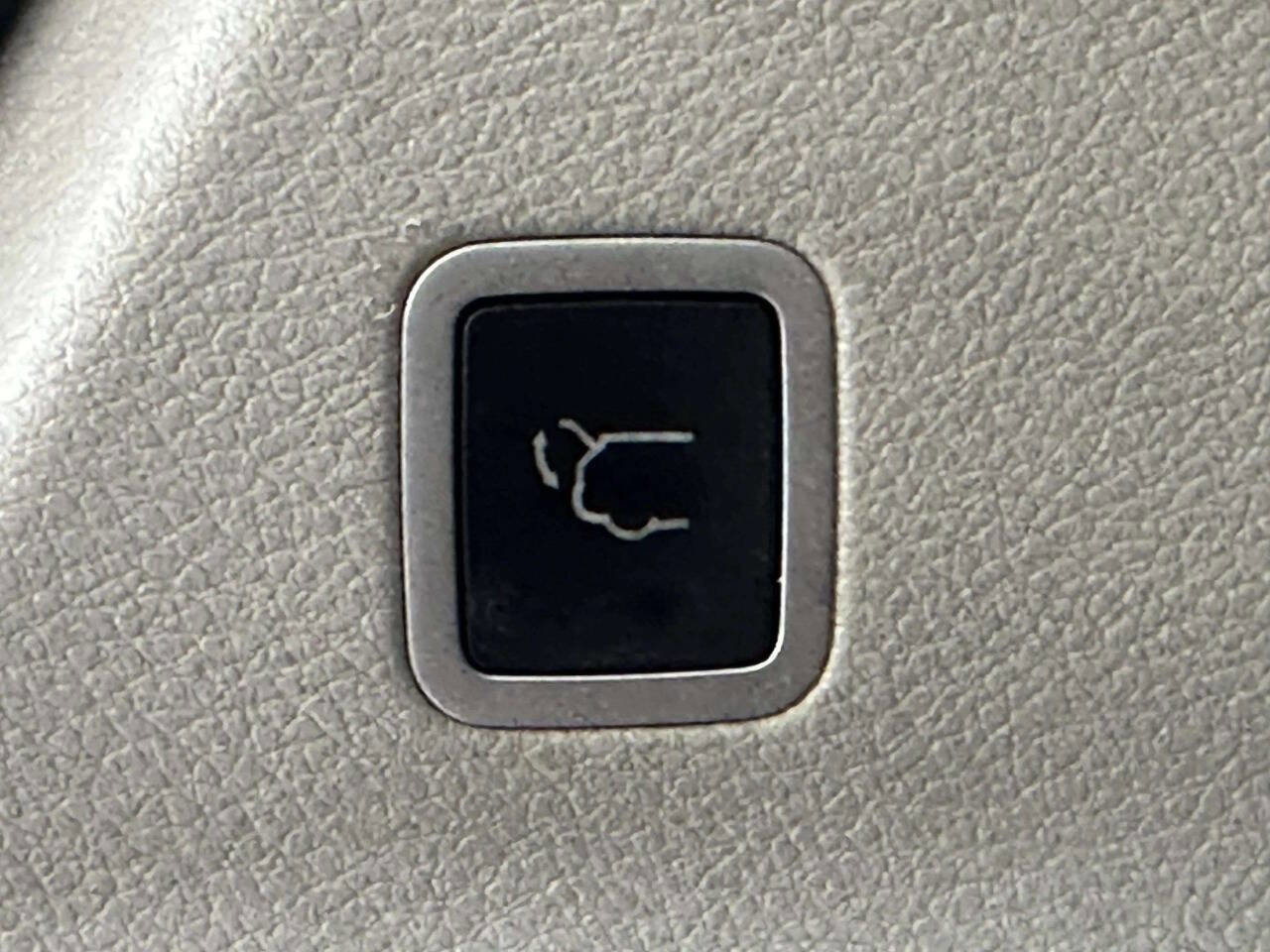 Used 2018 Chrysler Pacifica Touring-L FWD image 16