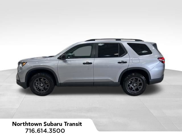 Used 2025 Honda Pilot TrailSport image 2