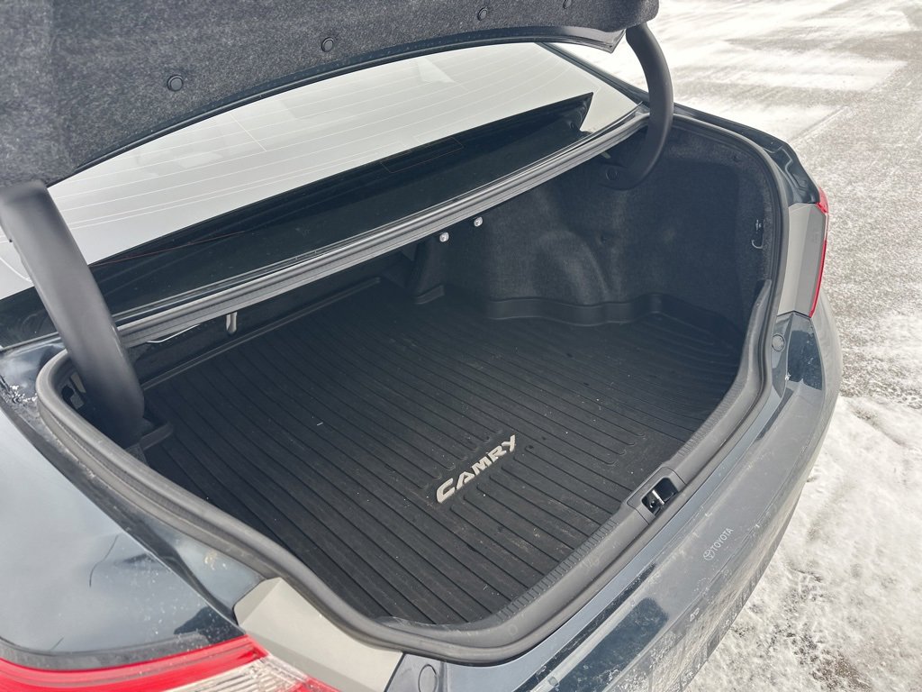 Used 2016 Toyota Camry XLE image 23