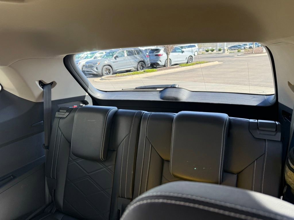 Used 2024 Volkswagen Atlas SE w/ Black Wheel Package image 9