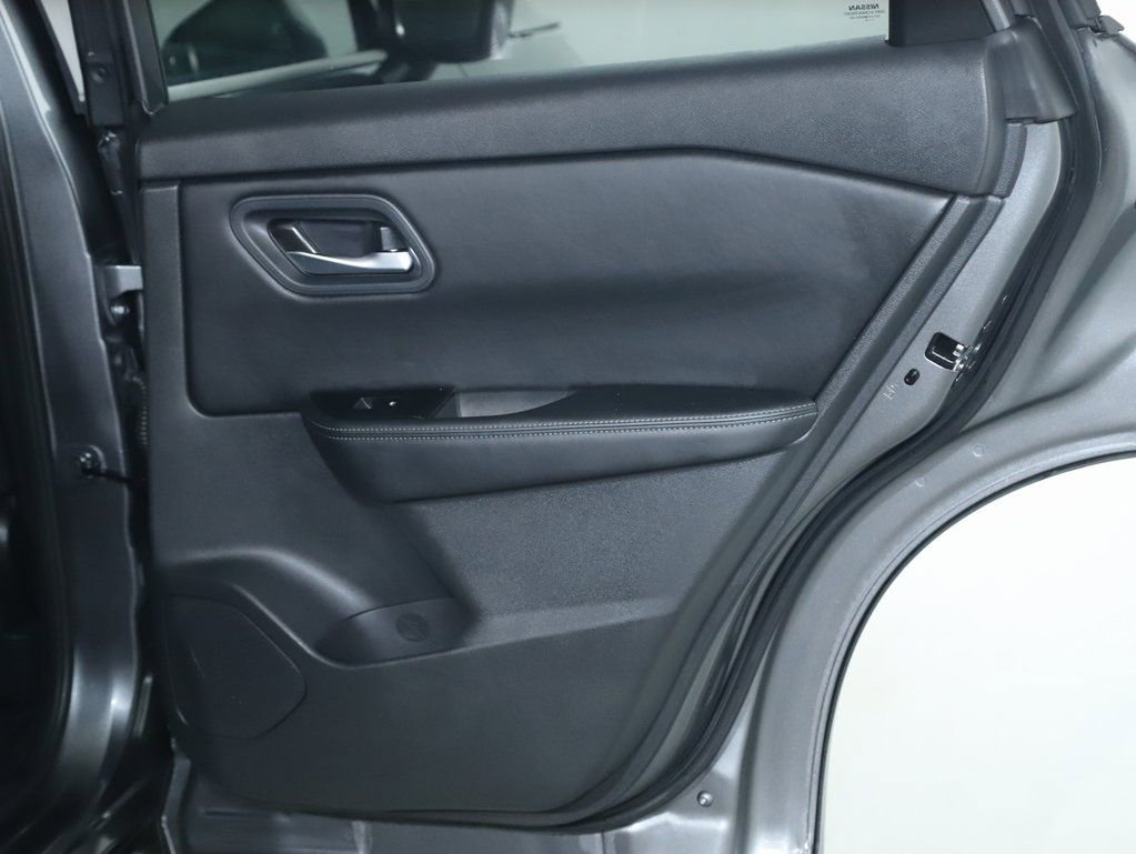 Used 2025 Nissan Rogue SV image 30