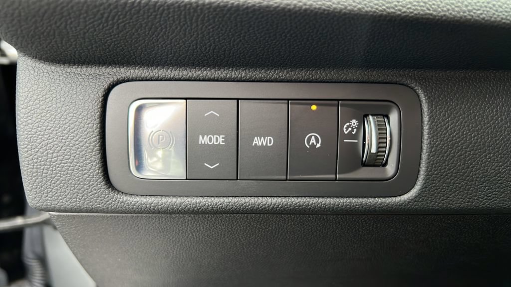 Used 2025 Chevrolet Traverse LT w/ Driver Confidence Package AWD/4WD image 25