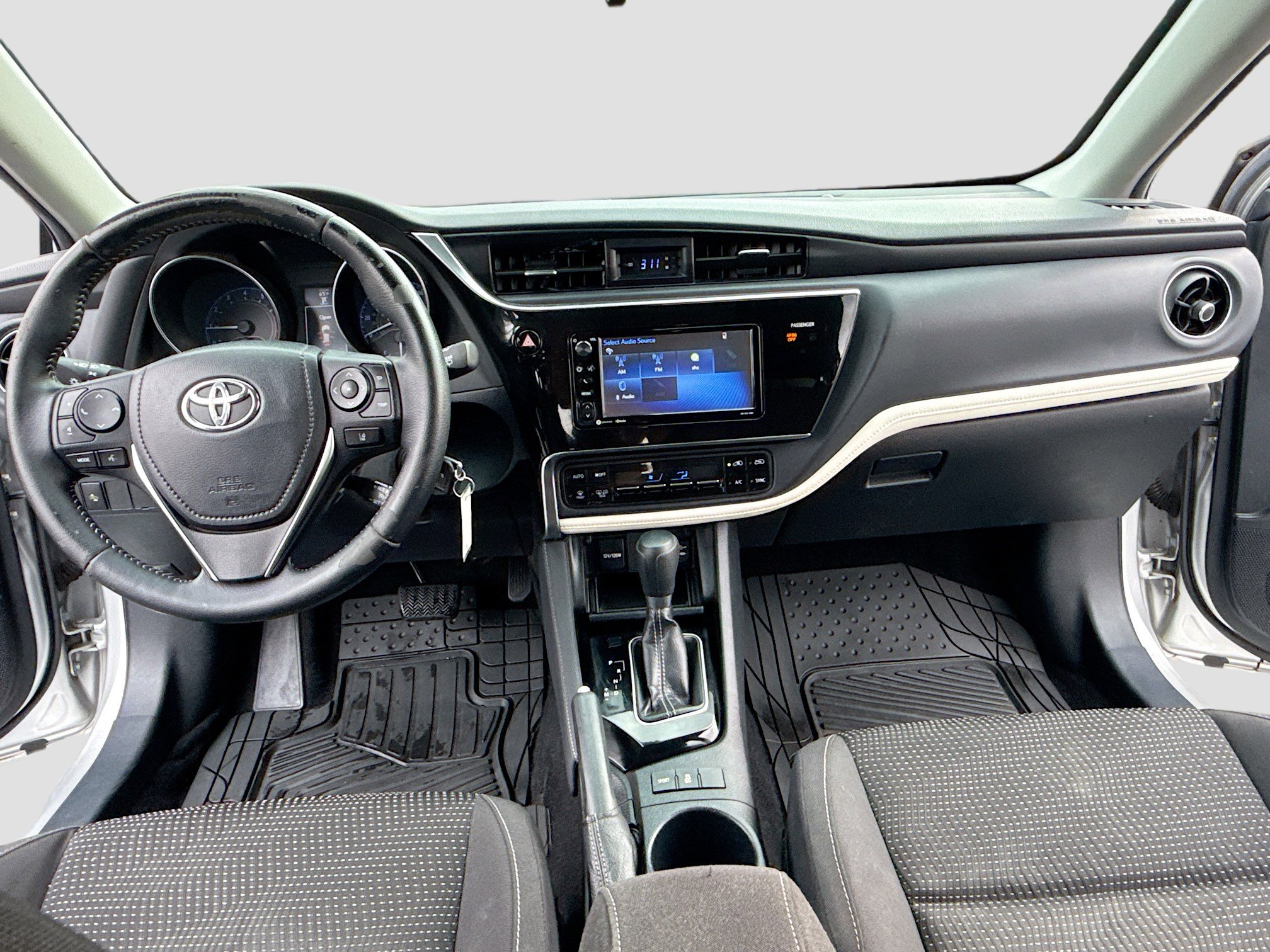 Used 2017 Toyota Corolla iM image 3
