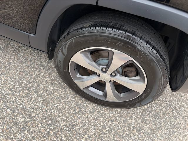 Used 2019 Jeep Cherokee Limited AWD/4WD image 13